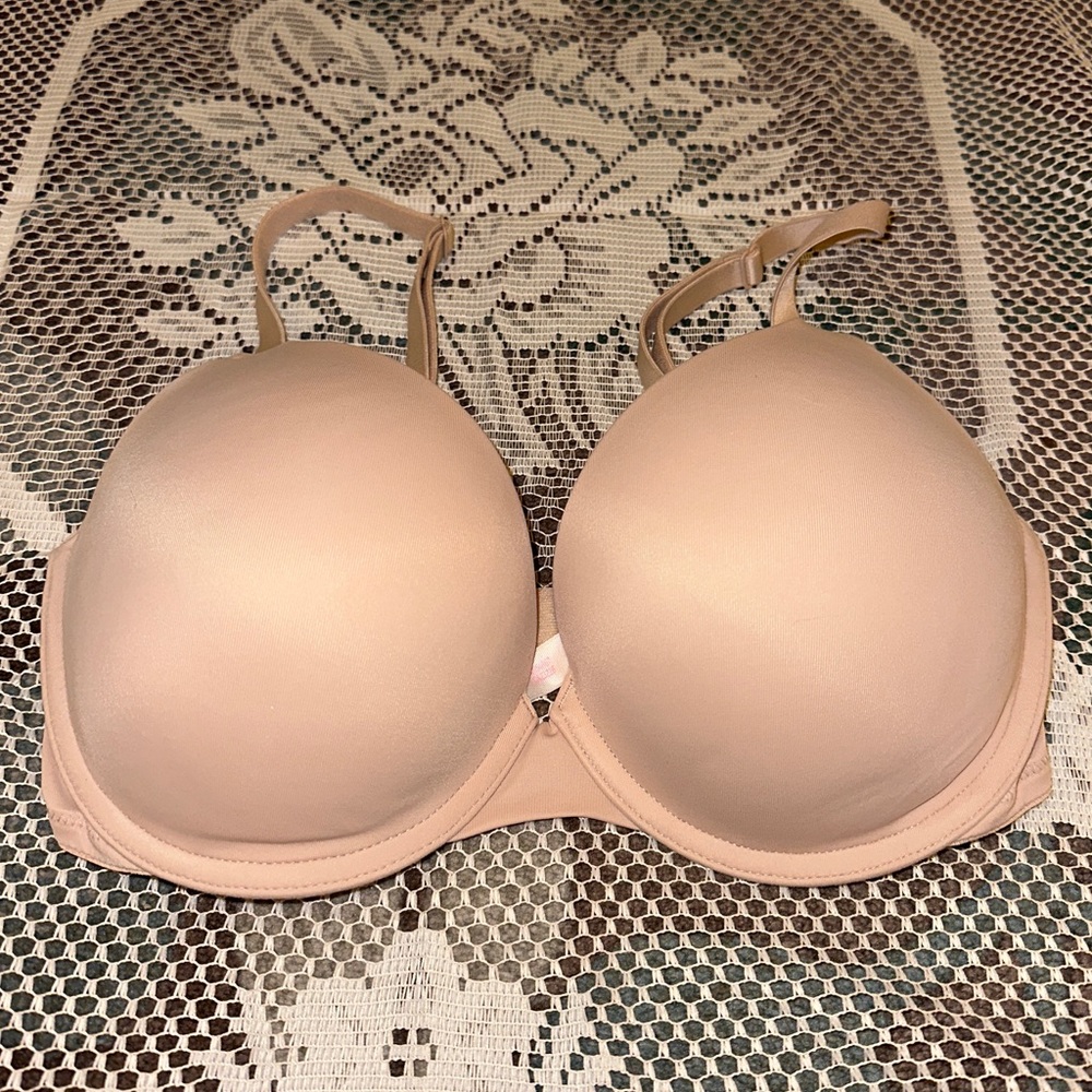 32DD Victoria’s Secret bra